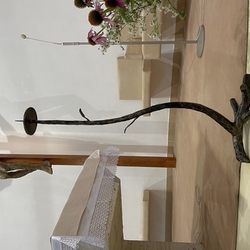 Výnimočný kovaný svietnik Dubový konár v kostole Krista Kráľa v Prešove 