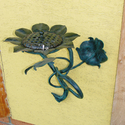 A wrought iron ashtray - sunflower