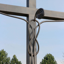 Kovaný kríž vyrobený na cintorín vo Švábovciach