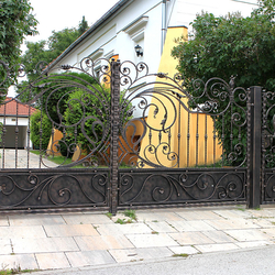 Luxusná ručne kovaná brána v romantickom štýle s nádychom secesie Luxusná ručne kovaná brána v romantickom štýle s nádychom secesie