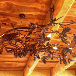 Ručne kovaný luster inšpirovaný prírodou - luxusné svietidlo Dub - exkluzívne svetlo nielen na chalupu