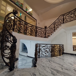 Exkluzívne kované zábradlie na schodišti - rustikálne zábradlie 