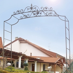 Forged screen for flowering climbers at the garden entrance 