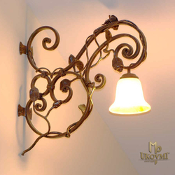 Interiérové kované svietidlo - rustikálna lampa v rôznych patinách - nástenné svietidlo do domácností, hotelov, reštaurácií...