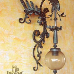 Kovaný drak ako svietidlo - exteriérová luxusná lampa z UKOVMI - luxusné nástenné svietidlo 