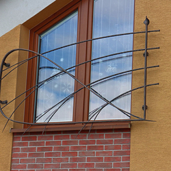 Exteriérové zábradlie - moderné kované zábradlie na francúzske okno