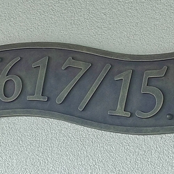 Forged house number treated against corrosion