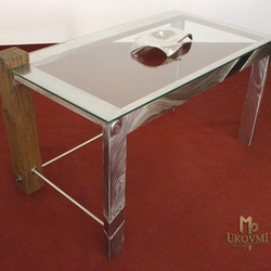 Luxusný nerezový stôl, kde sa budúcnosť pretína s minulosťou - moderný nábytok