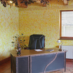 Luxusný kovaný nábytok - kvalitný kancelársky stôl