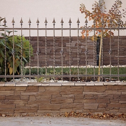 Kovaný plot - ´Šišky´- kovaný plot k rodinnému domu