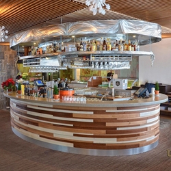 Luxusný nerezový bar ručne vyrobený v ateliéri umenia a dizajnu UKOVMI Luxusný nerezový bar ručne vyrobený v ateliéri umenia a dizajnu UKOVMI