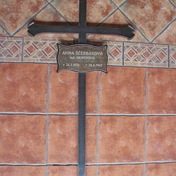 Kovaný kríž s popisnou tabuľou - obnova staršieho hrobu