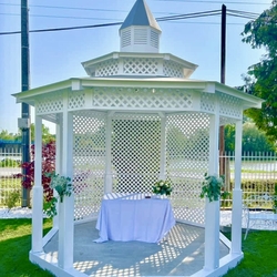 Záhradný svadobný altánok vyrobený pre Baffone family restaurant v Strážskom - obradný prístrešok