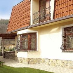 Rustikálne kované zábradlie - exteriérové zábradlie na balkón Rustikálne kované zábradlie - exteriérové zábradlie na balkón