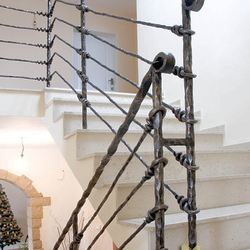 Interiérové kované zábradlie na schody - vzor Uzly - moderné zábradlie